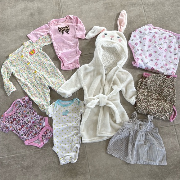 8 Piece Newborn Girls Carters Modern Baby Swaddles Bundle -Size Newborn